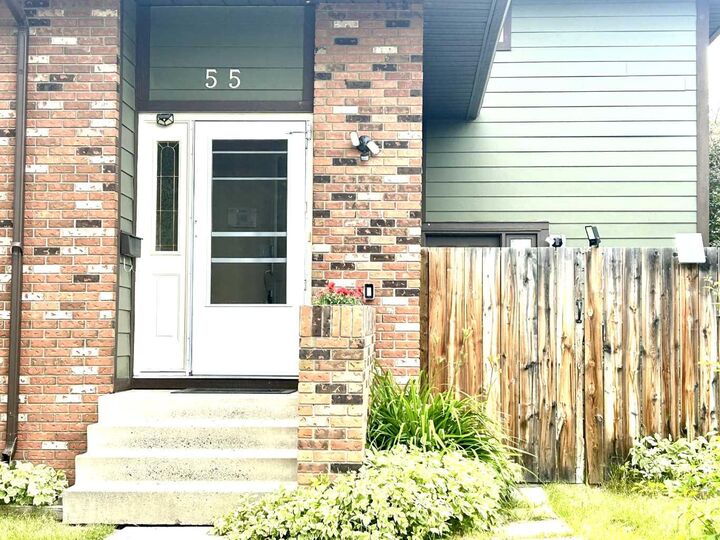 Property Photo: 55 Bermuda Close NW AB T3K 1G4