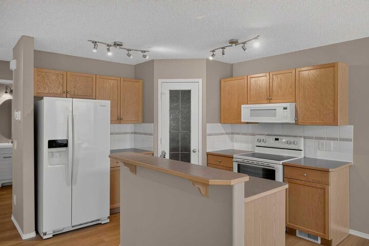 Property Photo:  59 Silver Springs Way NW  AB T4B 2R6 