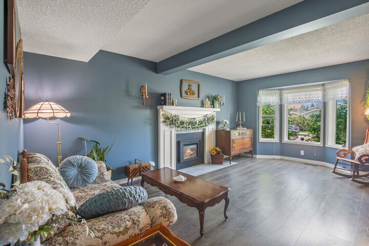 Property Photo: 47 Ellenwood Drive AB T4R 2E1