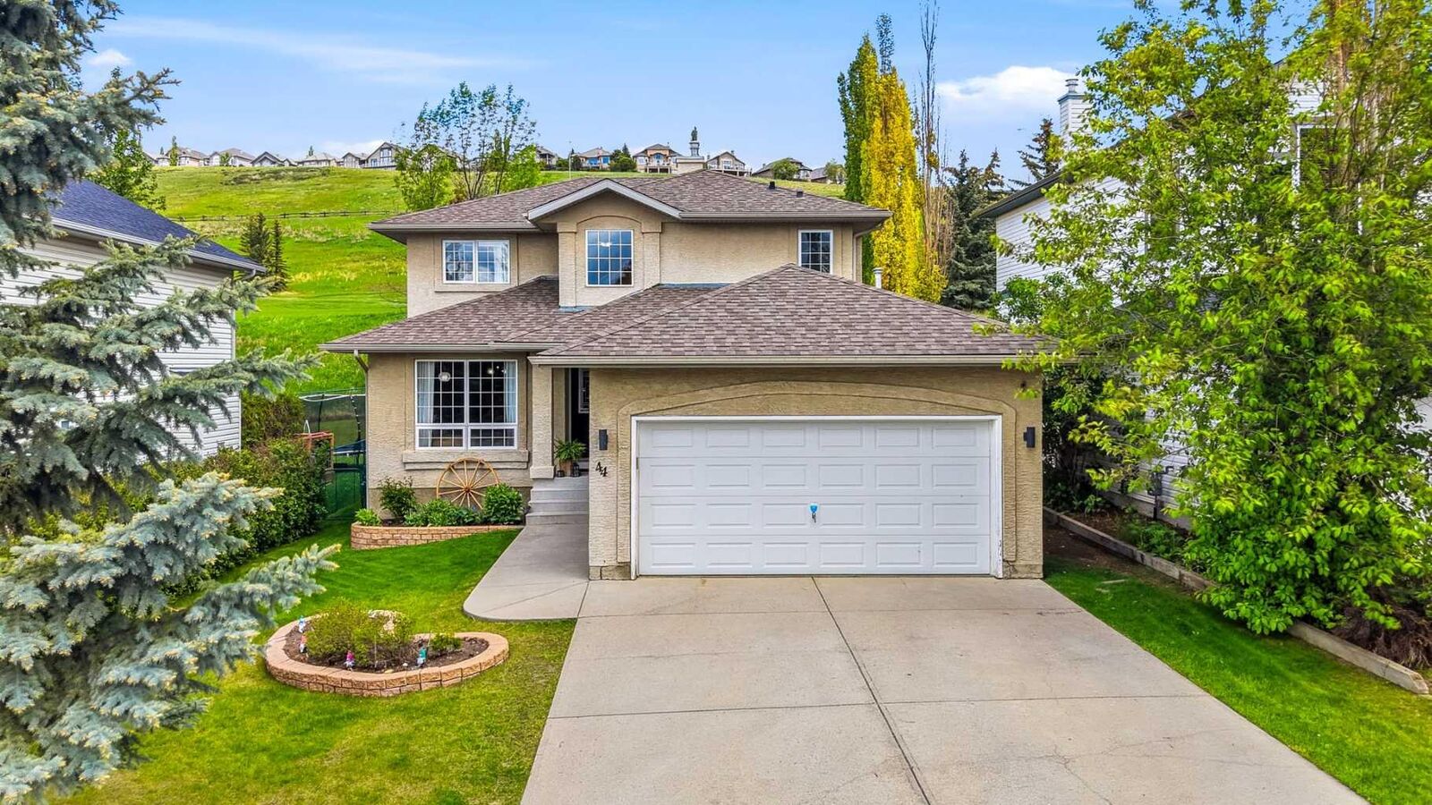 Property Photo:  44 Gleneagles View  AB T4C 1P1 