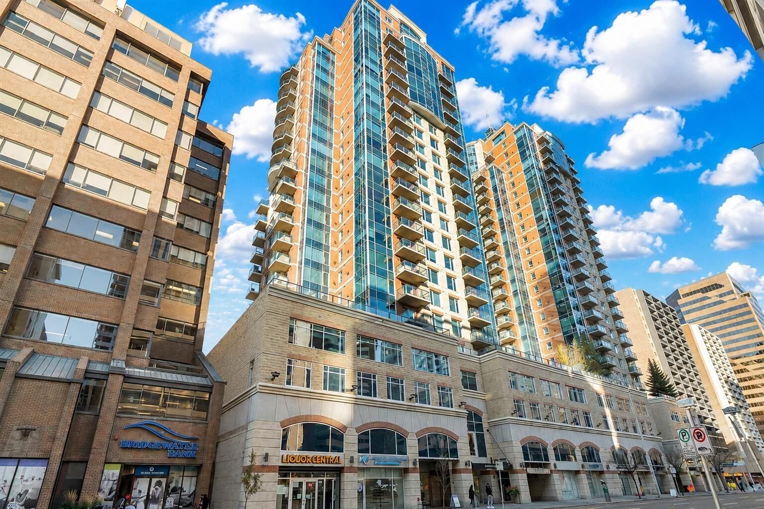 Property Photo: 920 5 Avenue SW 604 AB T2P 5P6