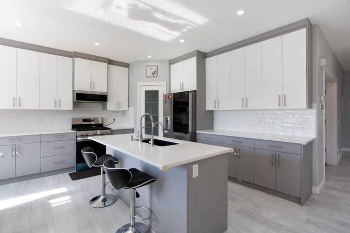 Property Photo:  1925 Luxstone Park SW  AB T4B 3B5 