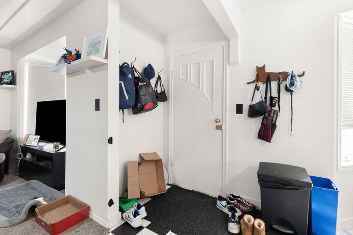 Property Photo:  1946 15 Avenue SE  AB T1A 3R8 