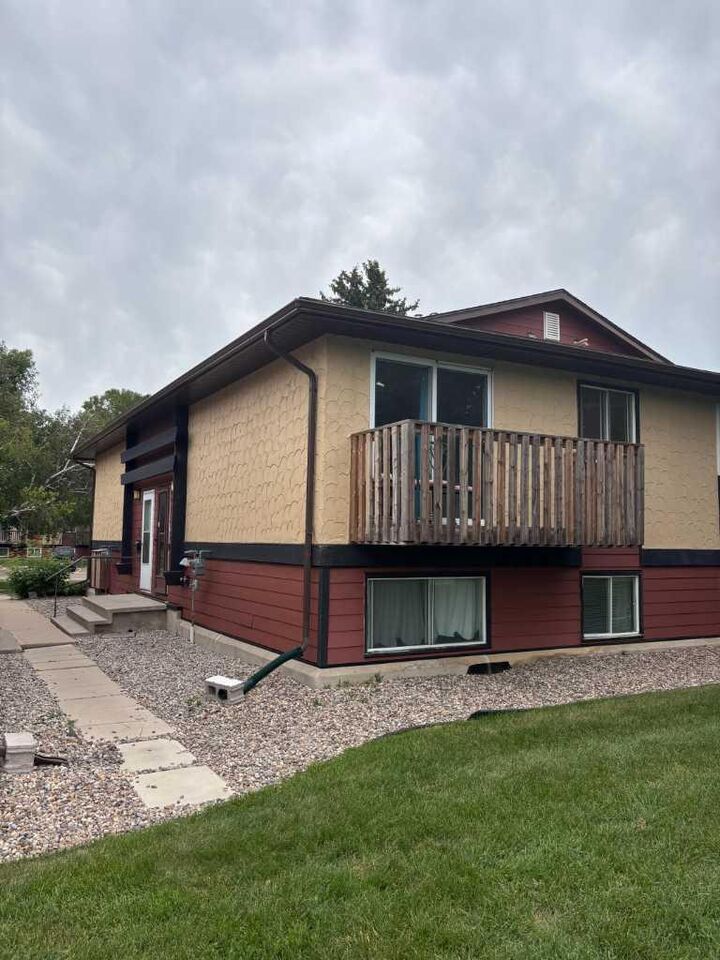 Property Photo:  5 Acadia Road W 4  AB T1K 4C1 