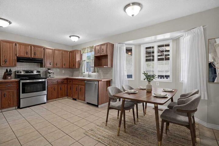 Property Photo:  6724 22 Avenue NE  AB T1Y 1P4 