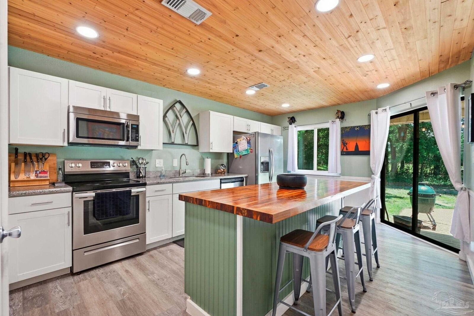 Property Photo: 4085 Powrie Dr FL 32504