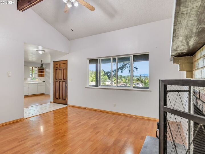 Property Photo:  343 Cumberland St  OR 97103 
