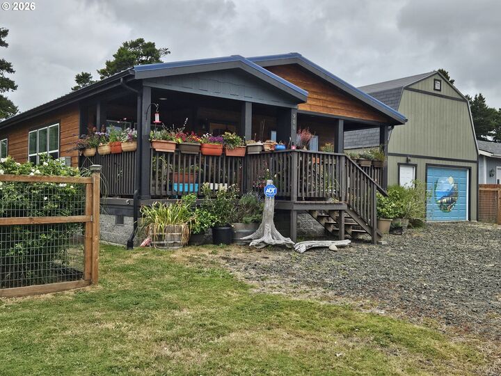 Property Photo: 900 Railroad Ave OR 97449