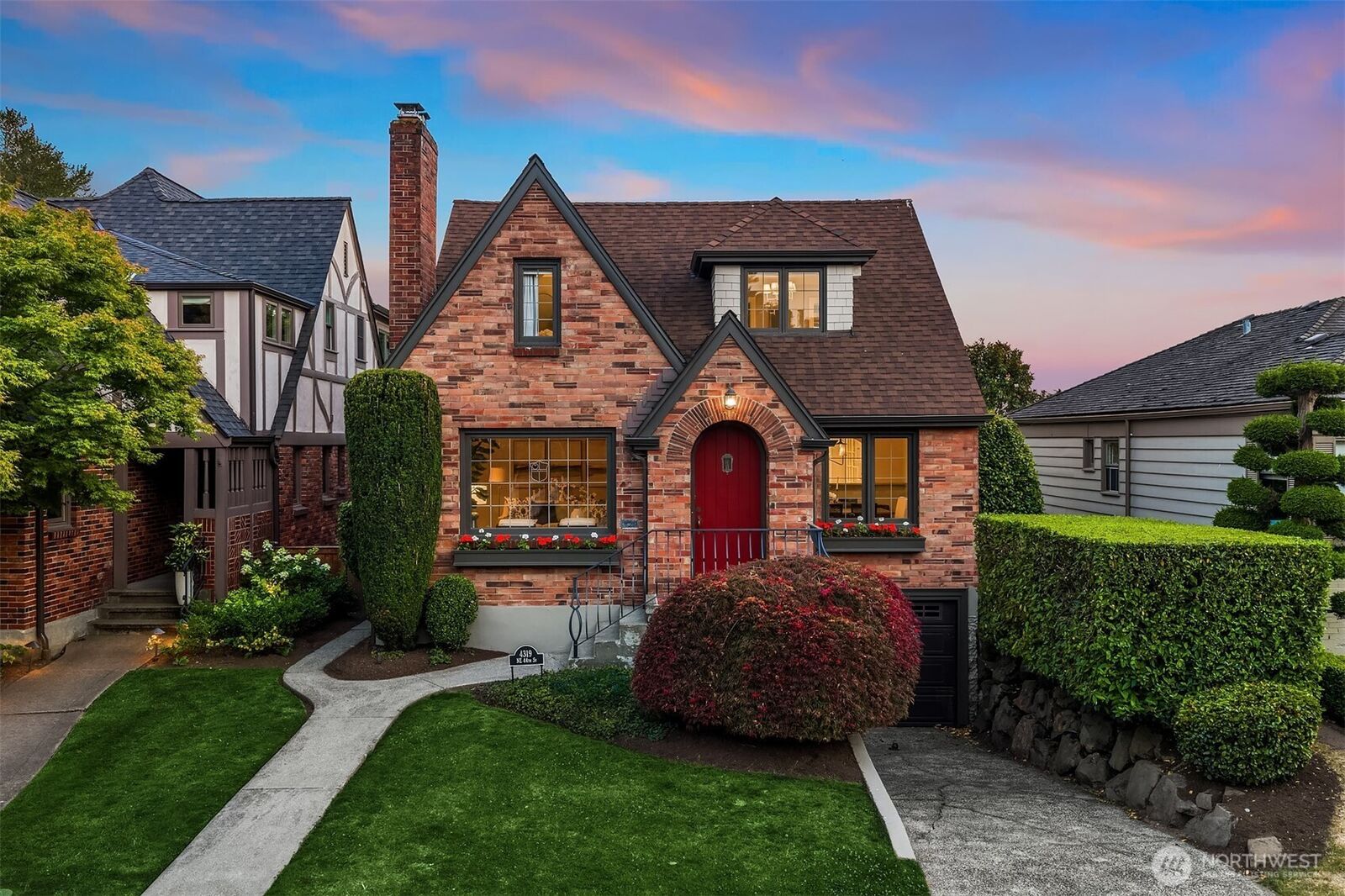 Property Photo: 4319 NE 44th Street WA 98105