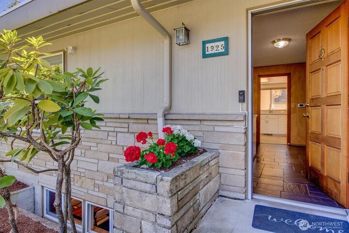 Property Photo: 1925 SW 167th Street WA 98166