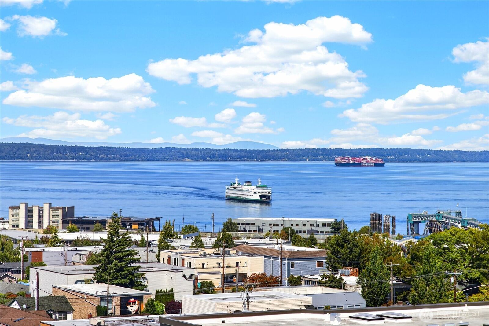 Property Photo:  555  Alder Street  WA 98020 