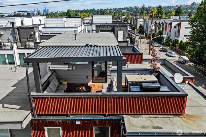 Property Photo: 724 S Willow Street WA 98108