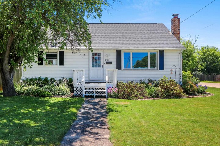Property Photo:  701 E 10th Street  WI 54130-2861 