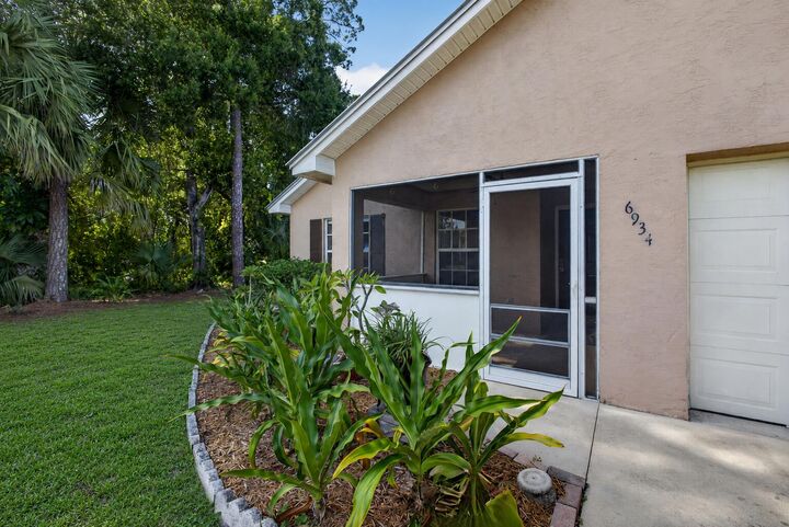 Property Photo:  6934 Palm Garden Street  FL 33458 
