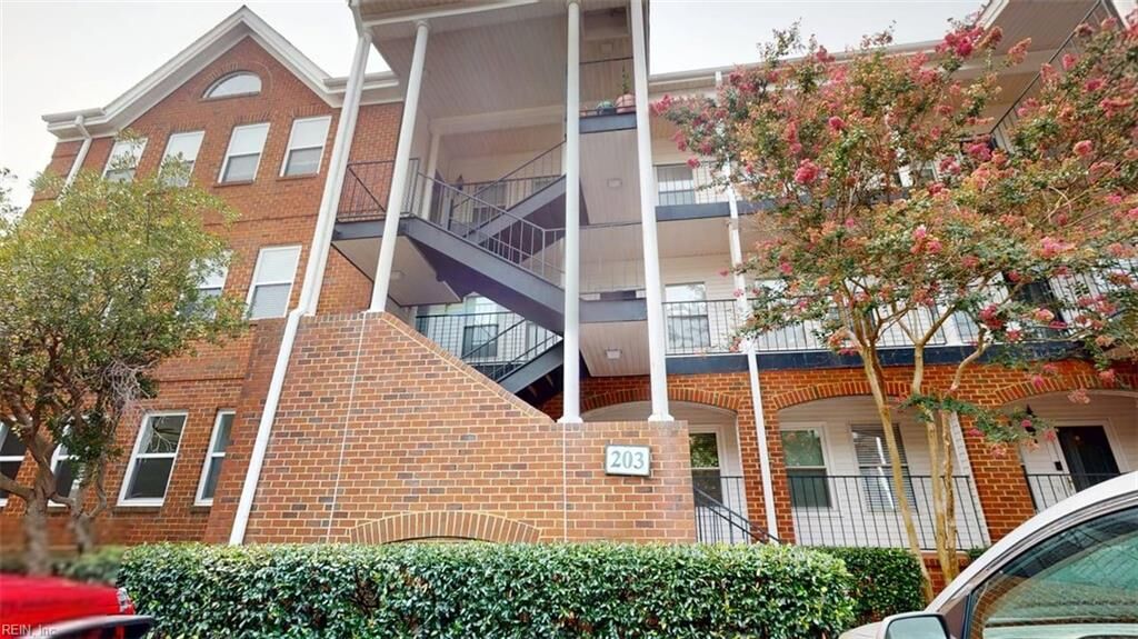 Property Photo:  203 Westover Ave 101  VA 23507 