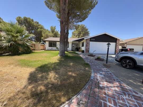 Property Photo:  1008 Sherri St  CA 93555 