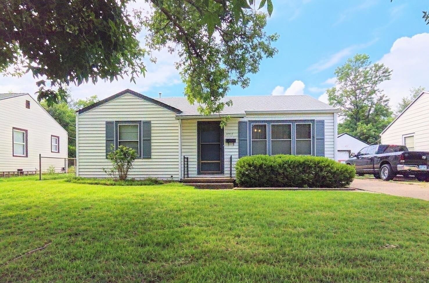 Property Photo:  5913 E Bellaire St  KS 67218 