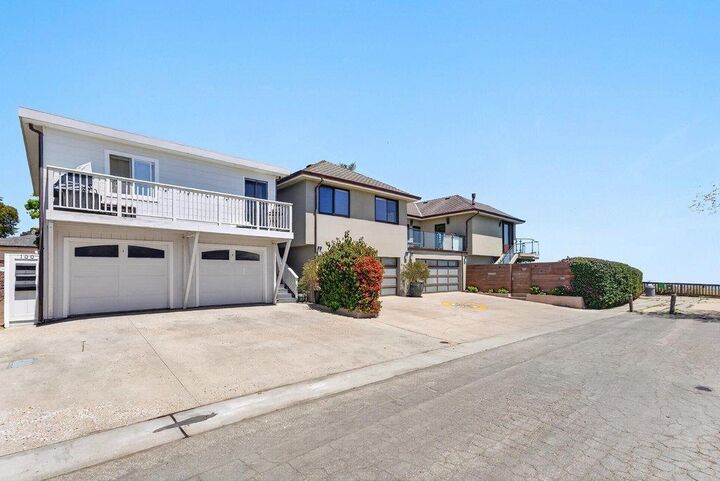Property Photo:  100 Oakland  CA 95010 