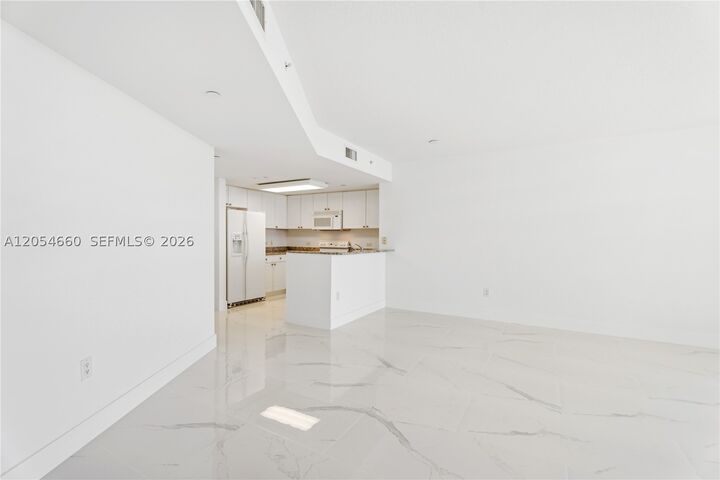 Property Photo: 19501 W Country Club Dr 2506 FL 33180