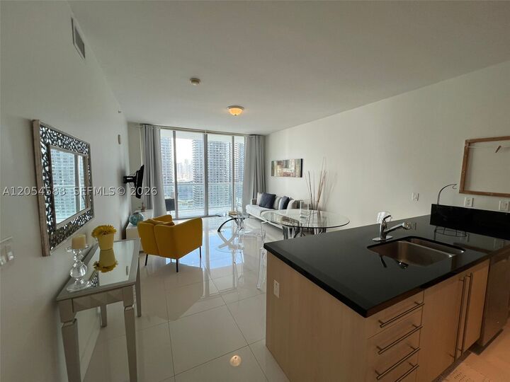 Property Photo:  1111 SW 1st Ave 3121-N  FL 33130 