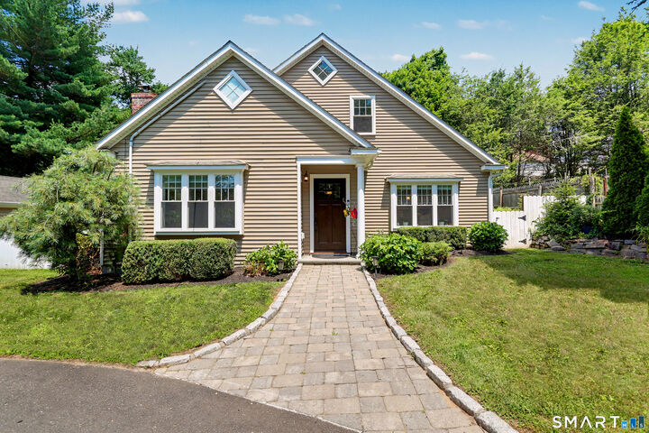 Property Photo: 12 Cottage Place CT 06611