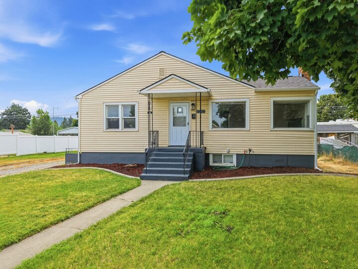Property Photo:  3428 E 29th Ave  WA 99223 