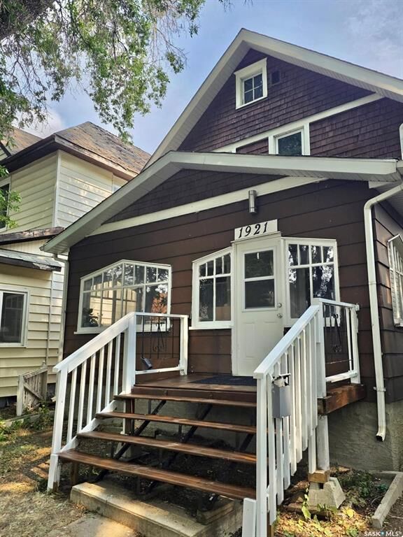 Property Photo: 1921 Garnet Street SK S4T 2Z5