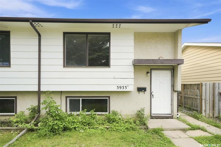 Property Photo:  3933 Centennial Drive A/B  SK S7L 5T3 