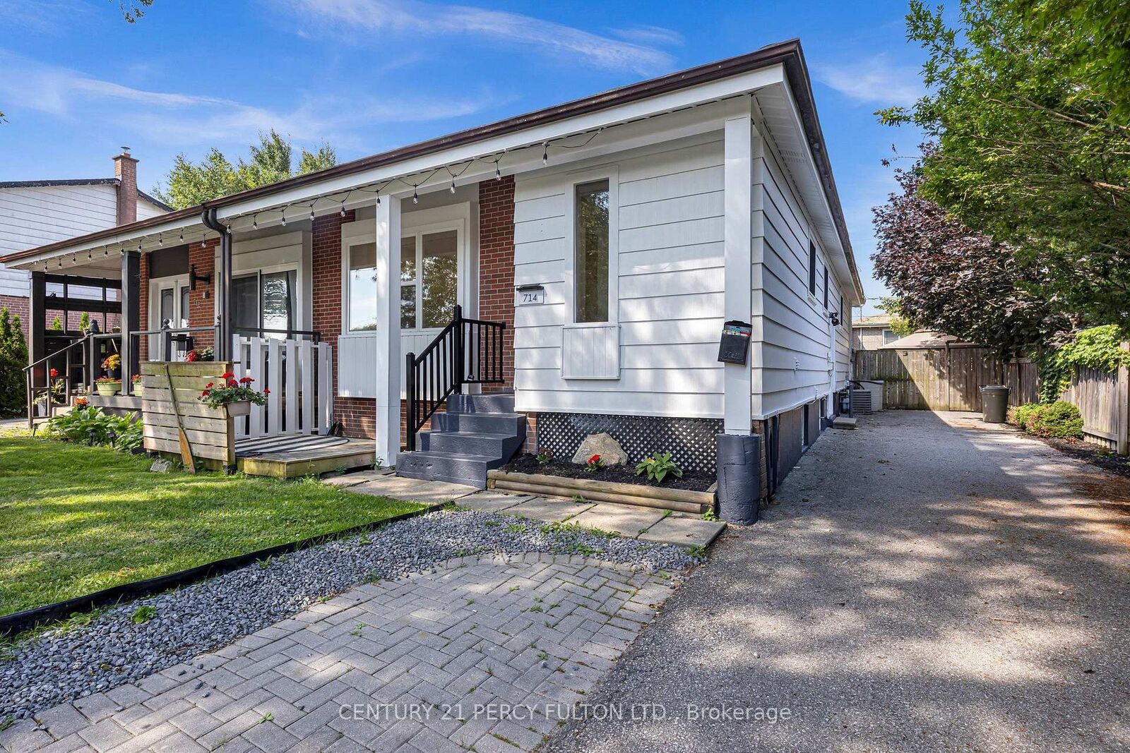 Property Photo:  714 Lublin Avenue  ON L1W 1Z2 