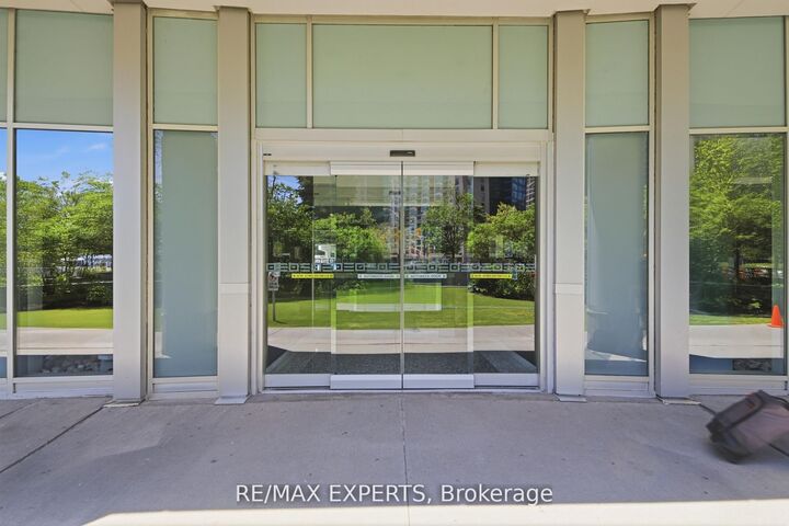 Property Photo:  208 Queens Quay W 2011  ON M5J 2Y5 