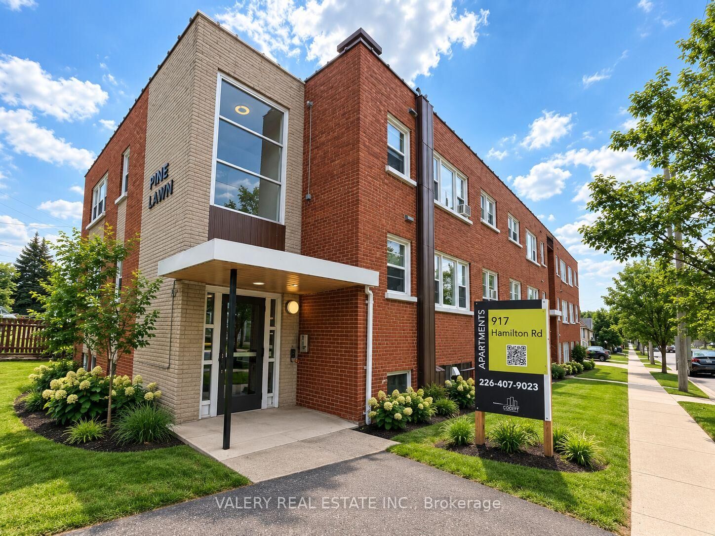Property Photo:  917 Hamilton Road 20  ON N5Z 1W3 
