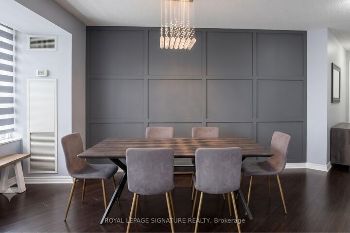 Property Photo:  3880 Duke Of York Boulevard 906  ON L5B 4M7 