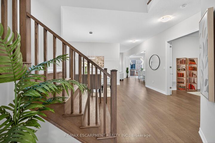 67 Starfire Crescent — photo 1