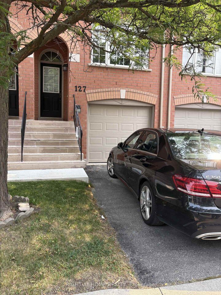 Property Photo:  5030 Heatherleigh Avenue 127  ON L5V 2G7 