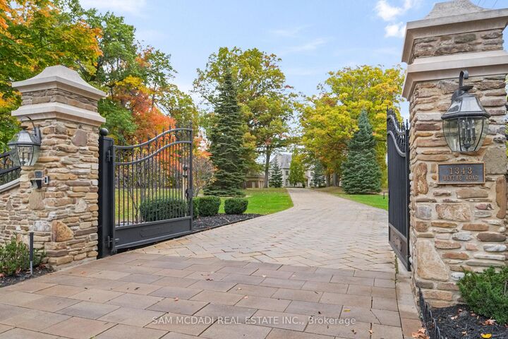 Property Photo: 1343 Blythe Road ON L5H 2C2