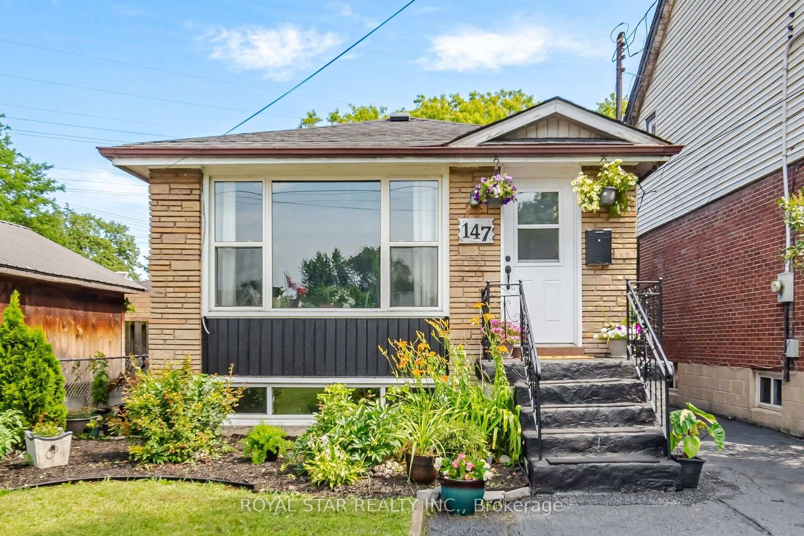 Property Photo:  147 Grace Avenue  ON L8H 3W9 