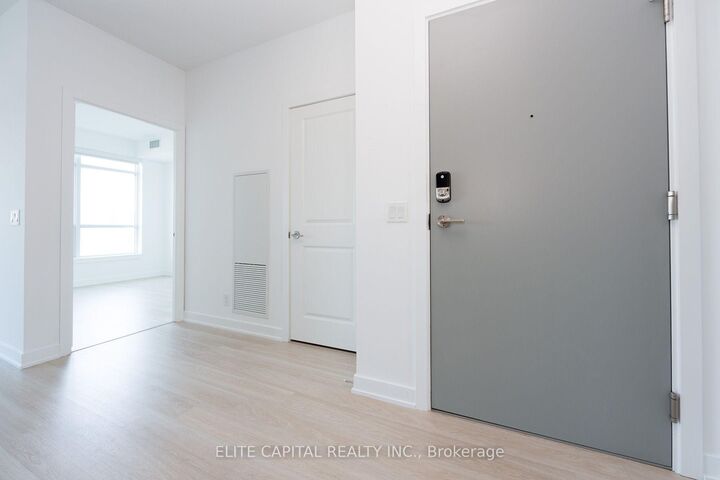 Property Photo: 50 Upper Mall Way 428 ON L4J 0L8