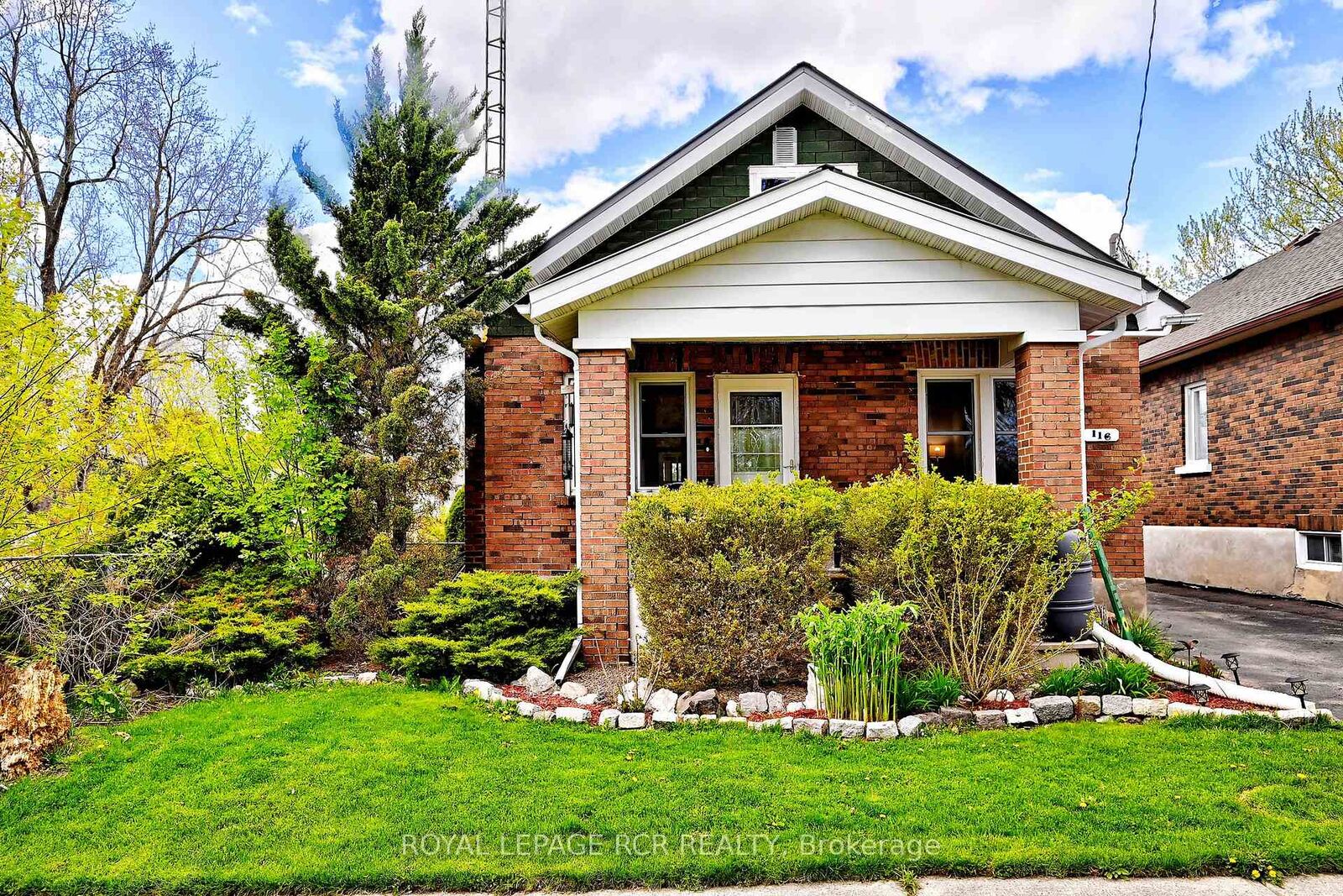 Property Photo:  116 Buckingham Avenue  ON L1G 2K5 
