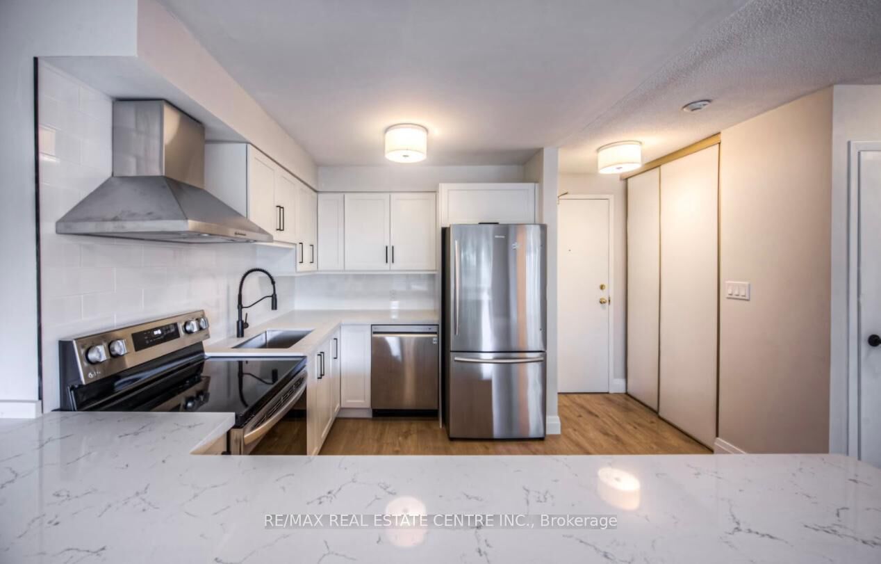 Property Photo: 30 Hugo Crescent 107 ON N2M 3Z2