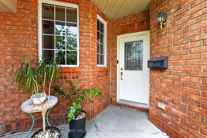 Property Photo:  174 Carwood Circle  ON K1K 4V6 