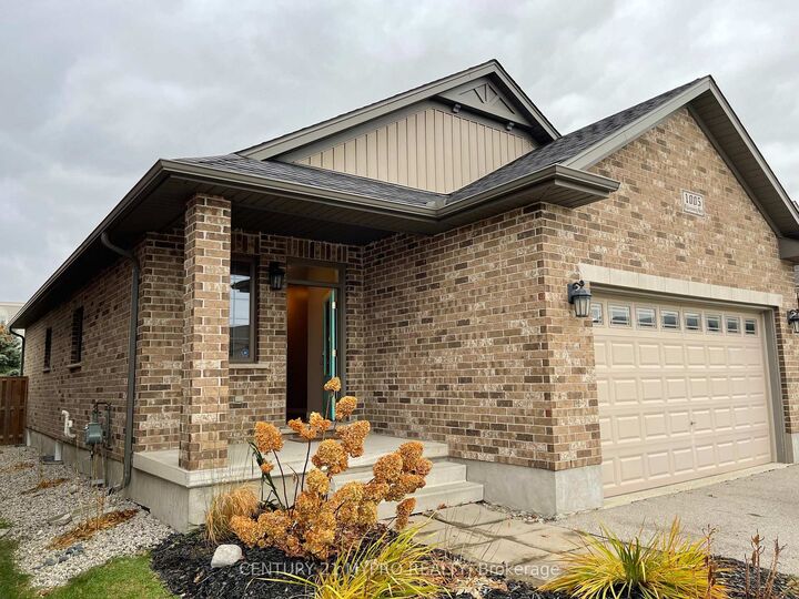Property Photo:  1005 Oakcrossing Gate  ON N6H 0E9 
