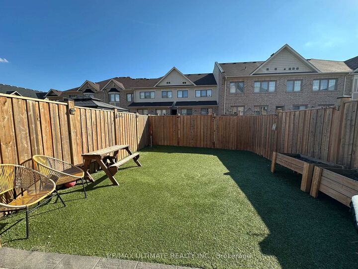 Property Photo: 31 Davenfield Circle ON L6P 4M2