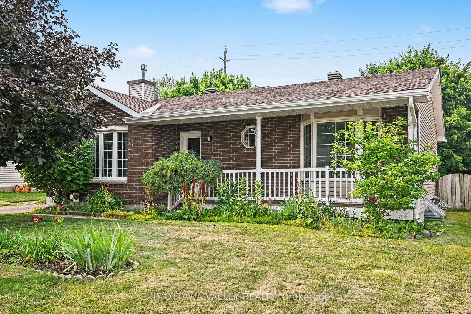 Property Photo:  11 Maple Drive  ON K7S 3V3 