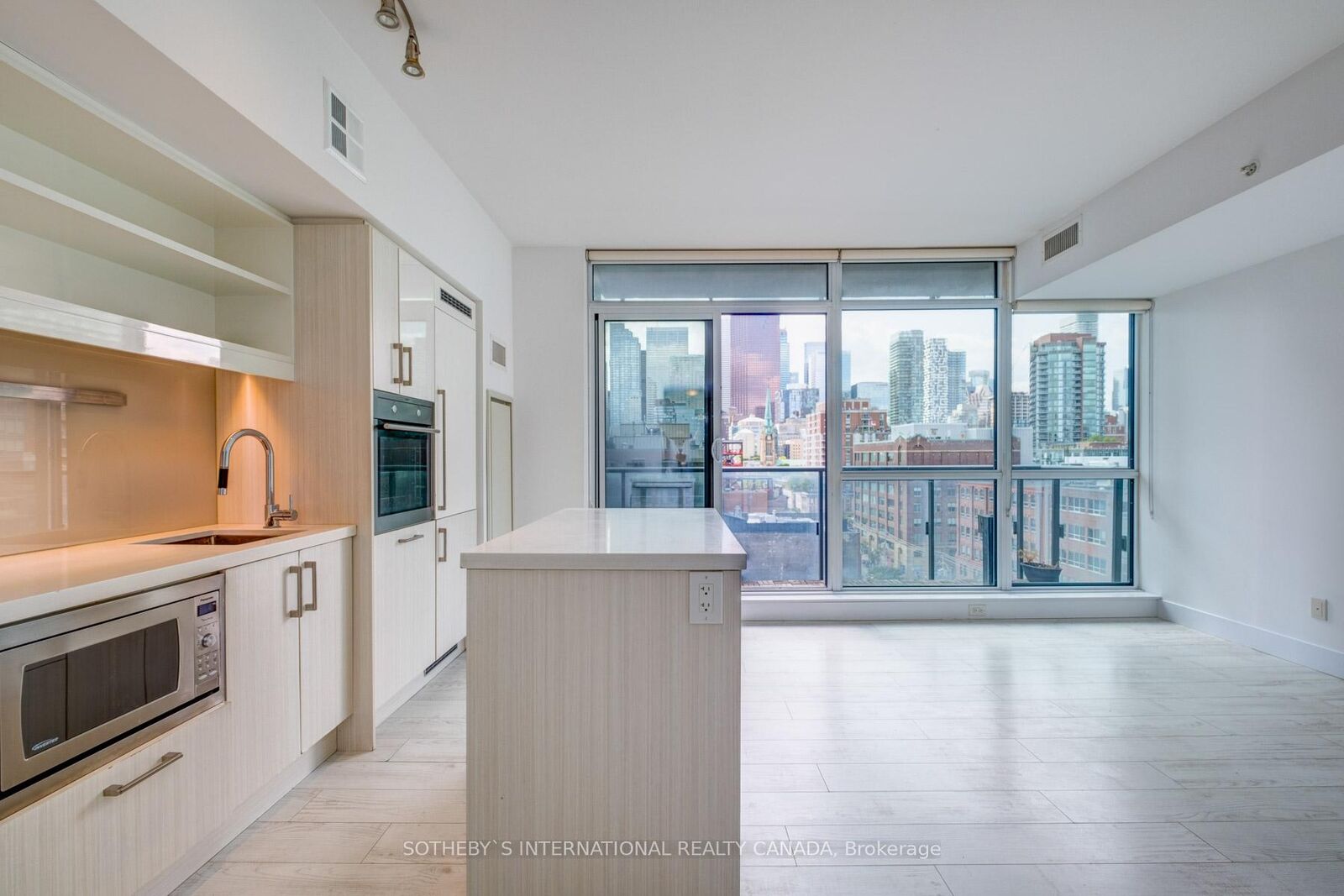 Property Photo: 39 Sherbourne Street 1004 ON M5A 2P6