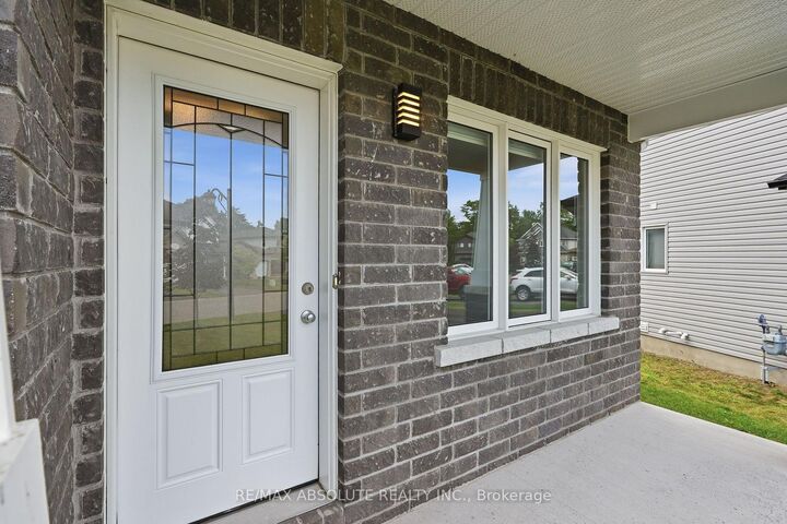 Property Photo:  625 Robert Street  ON K4K 0J8 