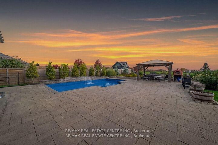 Property Photo: 303 Sunnybrae Avenue ON L9S 1E5