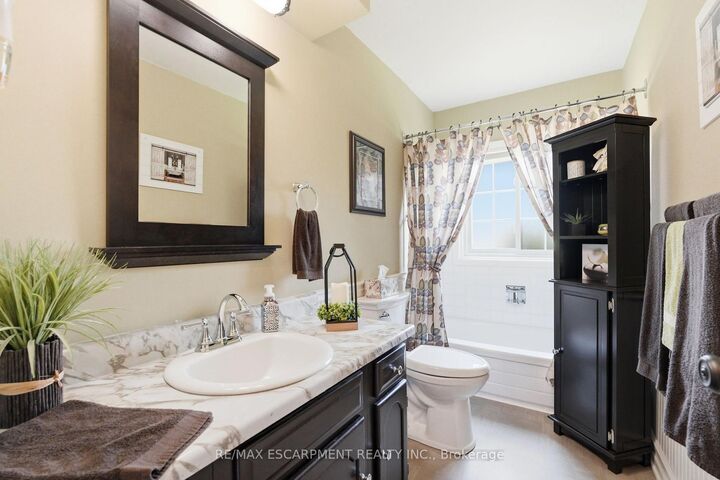 Property Photo:  2A Valley Road  ON L2S 1Y6 