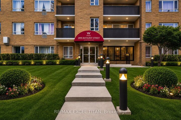 Photo de la propriété: 2895 Bathurst Street 108 ON M6H 3A8