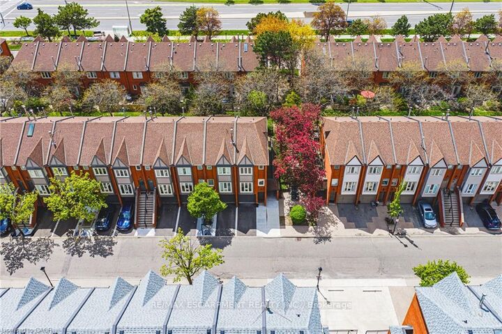 Property Photo: 895 Maple Avenue 101 ON L7S 2H7