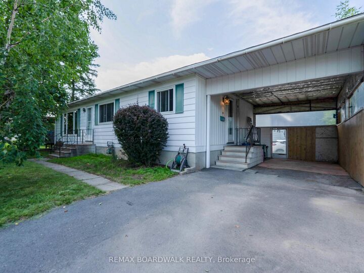 Property Photo: 5 Laurentian Place ON K7S 2X8